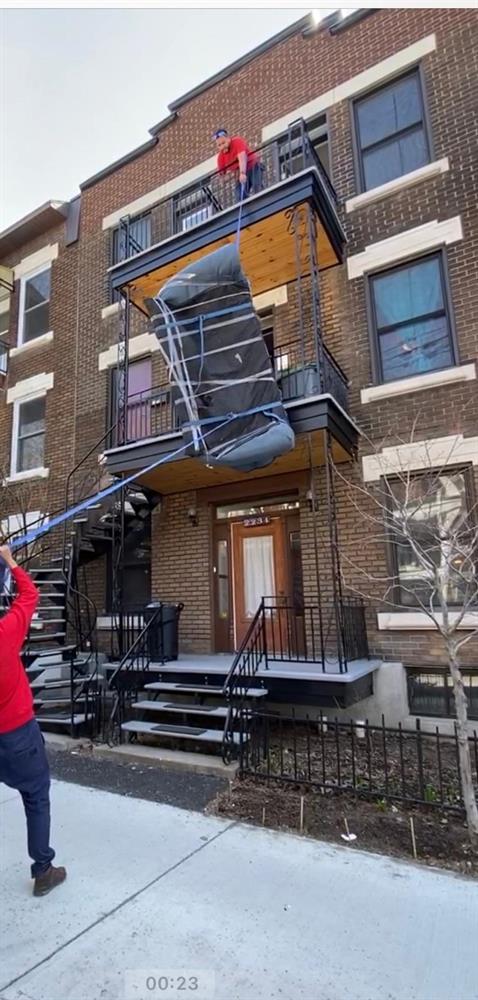 Escalier extérieur en colimaçon d'un triplex montréalais