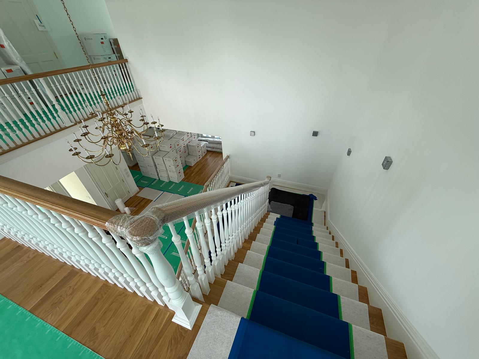 Escalier de maison protégé sur toute sa longueur avant le déménagement